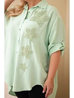Dámská košile Plus Size z viskózy s květinovým model 22136561 tmavě mátová - K-Fashion Dámská košile Plus Size z viskózy s květinovým model 22136561 tmavě mátová - K-Fashion