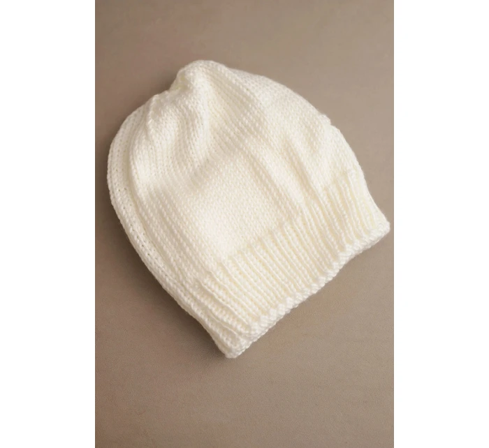 Dámska zimná akrylová čiapka s ozdobným úpletom K462 ecru
