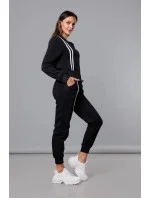 Čierno-biely dámsky teplákový komplet s ozdobnými pruhmi (KK0052)