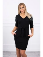 Šaty s krídlami na ramenách čiernej Šaty s krídlami na ramenách čiernej