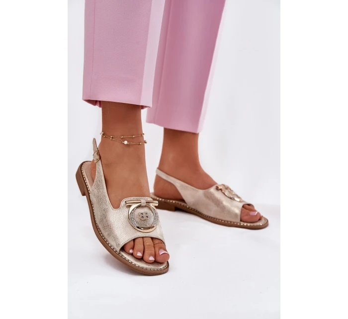 Elegantní Sandály S Dekorací Na Plochém Podpatku model 21698171 Zlaté - S.Barski