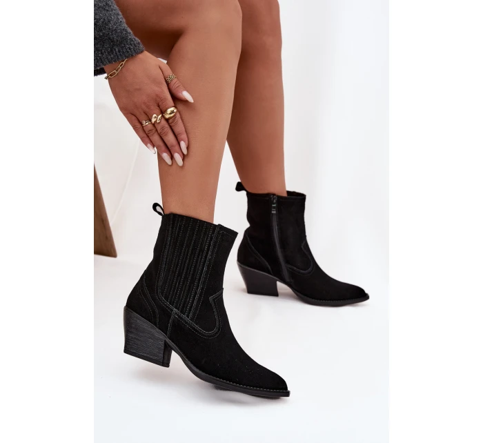Semišové kovbojské kotníkové boty dámské na podpatku zateplené černé model 21714846 - Boto Semišové kovbojské kotníkové boty dámské na podpatku zateplené černé model 21714846 - Boto