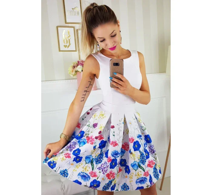 Dámské společenské šaty bez rukávů se model 15042960 sukní a páskem bílé Bílá / 40 - BICOTONE