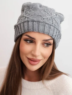 Dámska zimná čiapka s vlnou a ozdobným úpletom s perlami K470 tmavo sivá
