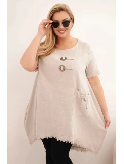 Dámske bavlnené šaty nadmernej veľkosti s dlhším chrbtom a vreckom béžová