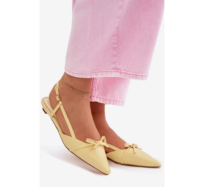 Dámské sandály z umělé kůže na nízkém podpatku model 22107051 - Boto Dámské sandály z umělé kůže na nízkém podpatku model 22107051 - Boto