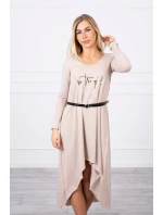Šaty s ozdobným páskem a nápisem beige Šaty s ozdobným páskem a nápisem beige