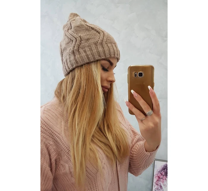 Fleecová čepice tmavě béžová model 18750805 - K-Fashion Fleecová čepice tmavě béžová model 18750805 - K-Fashion