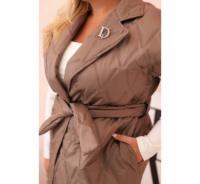 Dámská vesta Plus Size prošívaná s páskem a límcem fango Dámská vesta Plus Size prošívaná s páskem a límcem fango