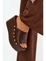 Dámské nazouváky na platformě s čokoládové model 21918831 - Boto Dámské nazouváky na platformě s čokoládové model 21918831 - Boto