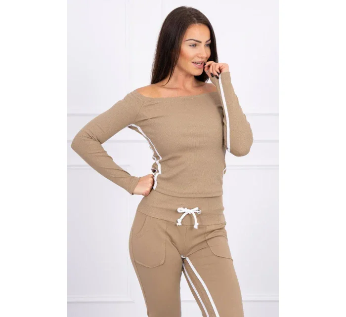 Sada s dvojitými pruhy camel