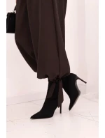 Dámske nohavice so širokými nohavicami a viazaním v spodnej časti hnedej farby Dámske nohavice so širokými nohavicami a viazaním v spodnej časti hnedej farby