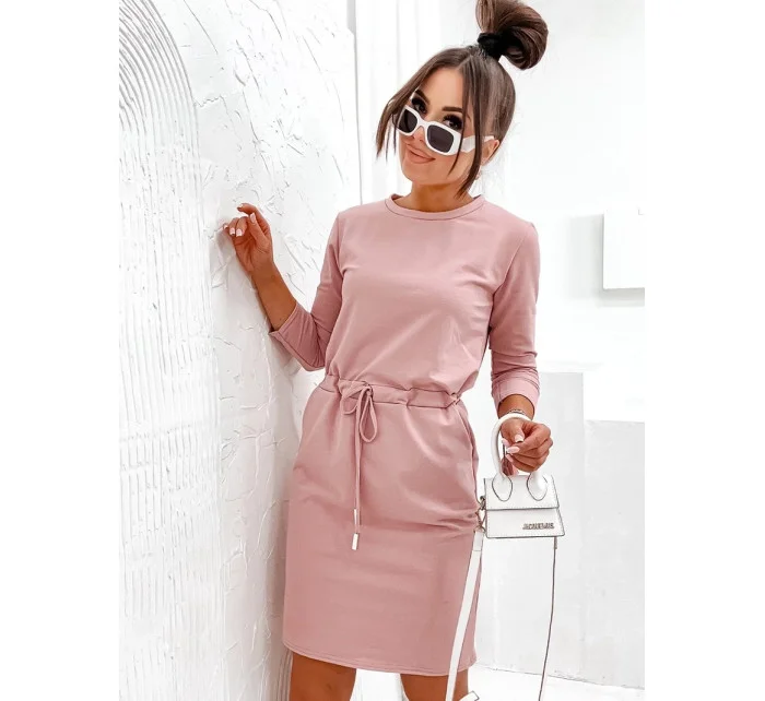 Dámske pletené šaty v púdrovo ružovej farbe (700)