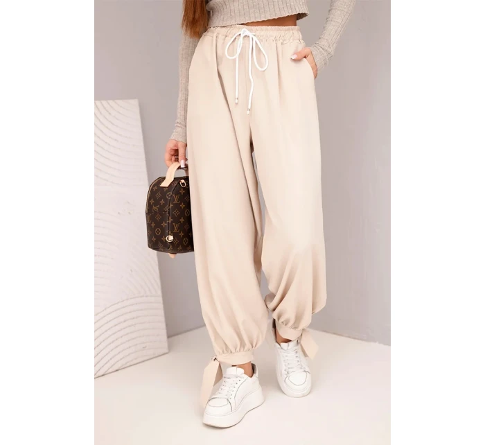 Dámske široké nohavice so zaväzovaním v spodnej časti béžové