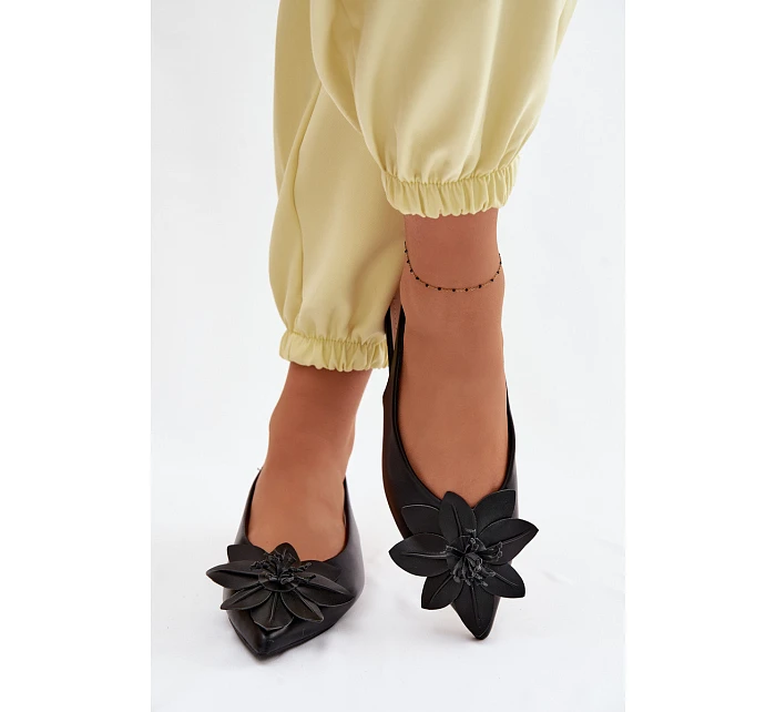 Dámské sandály na nízkém podpatku s květem Černé model 22102844 - Boto