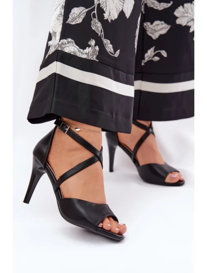 Sandále na podpätku model 211369 Vykročte štýlovo Sandále na podpätku model 211369 Vykročte štýlovo