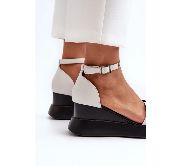 Sandały Damskie Na Platformie I Koturnie Z Kwiatami Białe Foviana