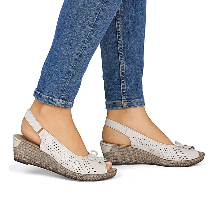 Rieker 624H1-60 dámske kožené sandále na platforme s mašľou