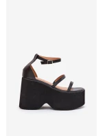 Dámské Sandály Na Masivní Platformě A Klínu Černé model 21688207 - Boto Dámské Sandály Na Masivní Platformě A Klínu Černé model 21688207 - Boto