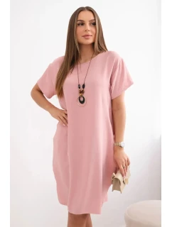 Šaty s kapsami a přívěskem tmavě pudrově růžová