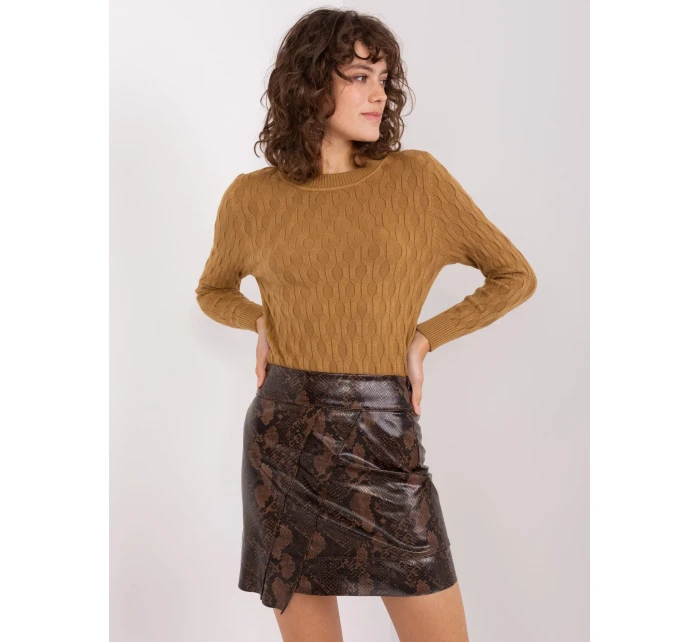 Sweter AT SW camelowy model 19011836 - FPrice Sweter AT SW camelowy model 19011836 - FPrice