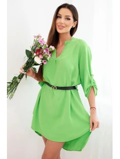 Šaty s delšími zády a páskem pistáciová