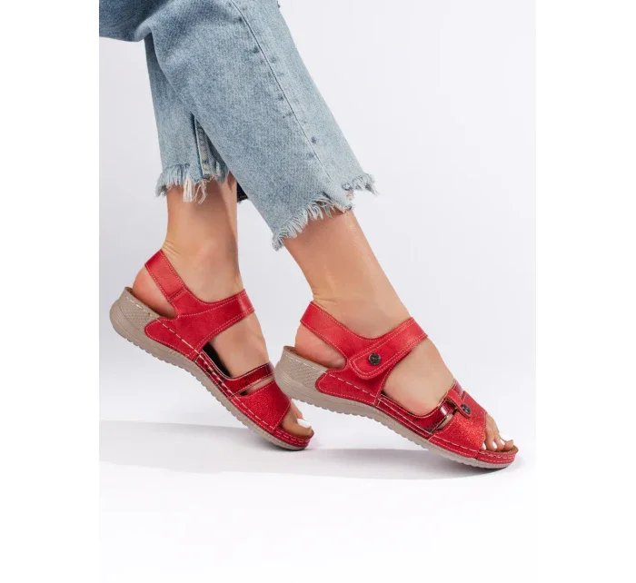 Módní sandály červené dámské na plochém podpatku Módní sandály červené dámské na plochém podpatku