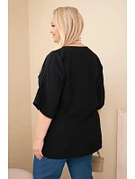 Dámska viskózna blúzka Plus size s krátkymi rukávmi a ozdobnou šatkou čierna