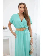 Dlhé šaty s ozdobným opaskom vo farbe svetlej mäty