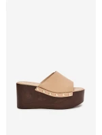 Dámské nazouváky na platformě s béžové model 21918817 - Boto