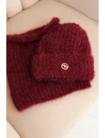 Dámska zimná čiapka a šál s ozdobným emblémom bordová Dámska zimná čiapka a šál s ozdobným emblémom bordová