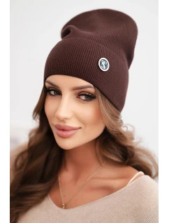 Dámska čiapka z modalu a viskózy s ozdobným gombíkom hnedá