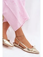 Dámské sandály z umělé kůže na nízkém podpatku Zlaté model 22107058 - Boto