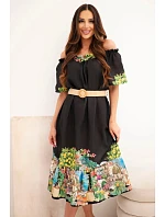Dámské šaty model 22170761 střihu s páskem a krátkým rukávem černá - K-Fashion