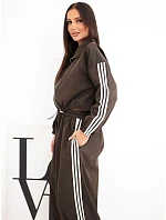 Dámský bavlněný komplet s oversized kalhotami a kontrastními lampasy hnědý Dámský bavlněný komplet s oversized kalhotami a kontrastními lampasy hnědý