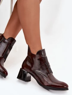 Dámske čižmy na podpätku s pevným podpätkom a ozdobnými detailmi - tmavohnedé Zazoo