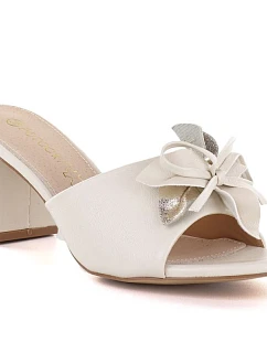 Dámské žabky na s květinou béžové model 22116434 - Potocki