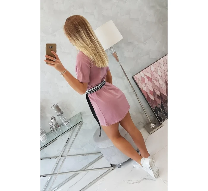 Šaty s ozdobným páskem tmavě růžové Šaty s ozdobným páskem tmavě růžové