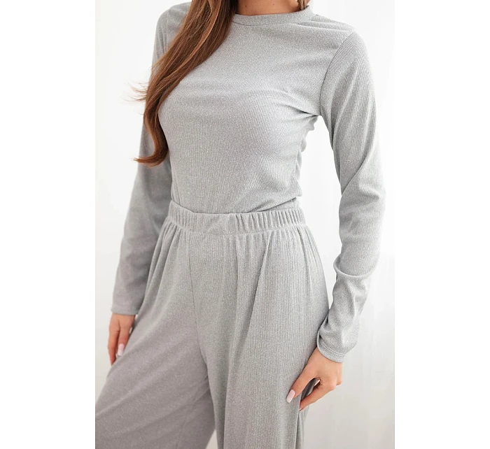 Dámsky viskózový komplet s blúzkou a širokými nohavicami sivej farby