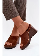 Dámské sandály na platformě z imitace semiše zlaté Camel model 22125747 - Boto