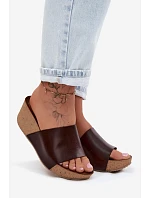 model 22136740 kožené dámské pantofle na korkové platformě čokoládové - Zazoo