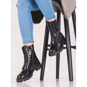 Trendy dámské  kotníčkové boty černé na plochém podpatku