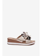 Kožené nazouváky na platformě s květem  Zlaté model 22100377 - S.Barski