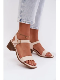 Sandále na podpätku model 225112 Vykročte štýlovo