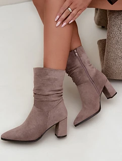 Dámské zateplené kozačky na podpatku s horní částí Taupe model 22368643 - EVENTO