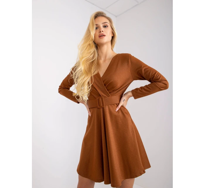 Šaty DHJ SK model 17002688 světle hnědá - FPrice Šaty DHJ SK model 17002688 světle hnědá - FPrice