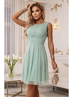 676-4 Svadobné šaty s tylovou vrstvou a zvýrazneným pásom - pistáciová