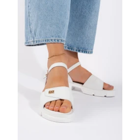 Pekné biele sandále na platforme pre ženy Pekné biele sandále na platforme pre ženy