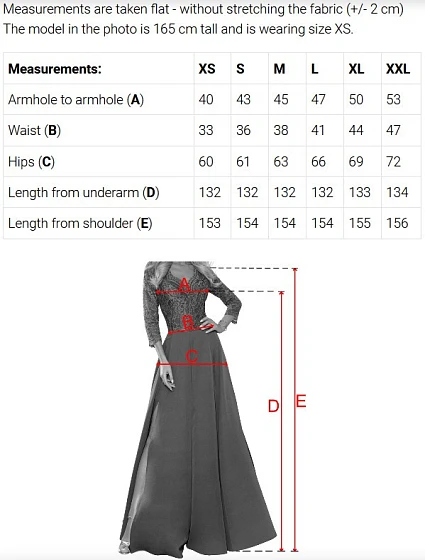 model 22311288 Elegantní večerní maxi šaty s rozparkem a růžemi – vínové - numoco