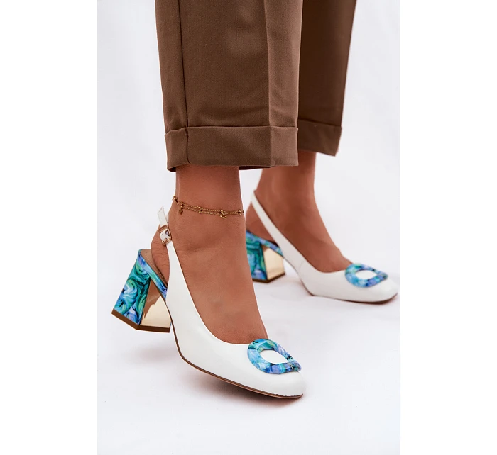 Kožené dámské sandály na podpatku s přezkou D&A LZ61-2010 bílé Kožené dámské sandály na podpatku s přezkou D&A LZ61-2010 bílé